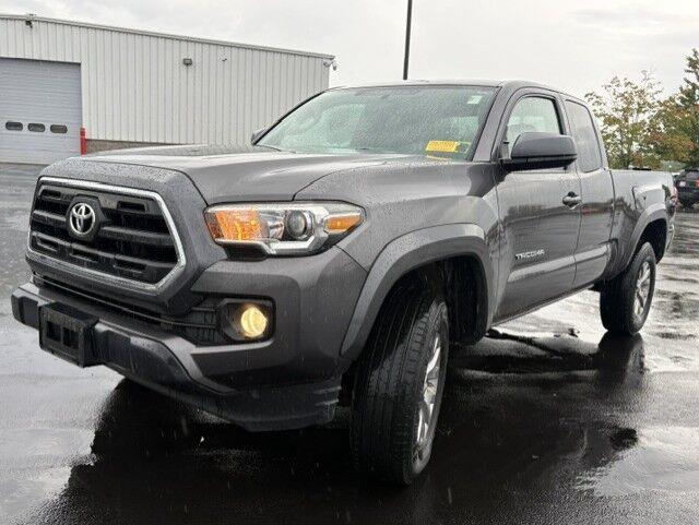 Used 2016 Magnetic Gray Metallic Toyota SR5 V6 image 6