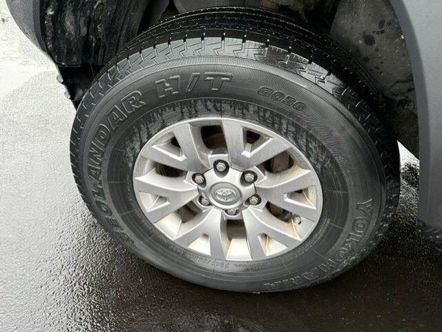 Used 2016 Magnetic Gray Metallic Toyota SR5 V6 image 18