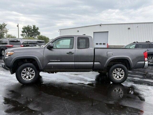 Used 2016 Magnetic Gray Metallic Toyota SR5 V6 image 8