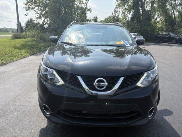Used 2018 Magnetic Black Nissan SV image 4