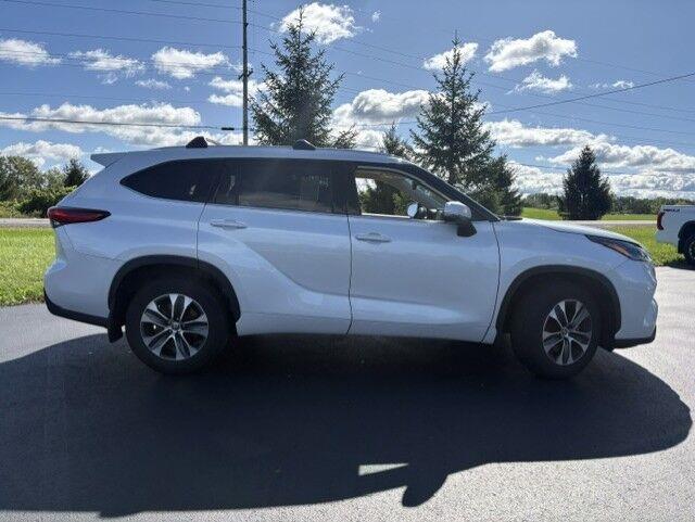 Used 2022 Wind Chill Pearl Toyota XLE image 14