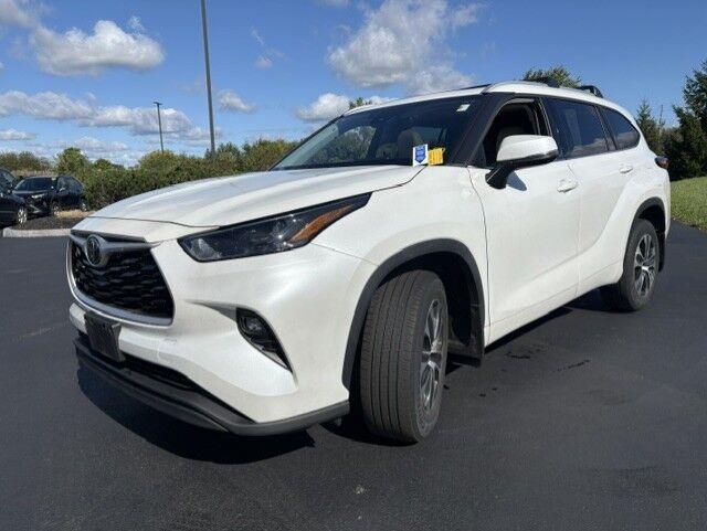 Used 2022 Wind Chill Pearl Toyota XLE image 6