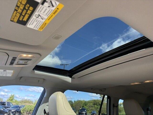 Used 2022 Wind Chill Pearl Toyota XLE image 2