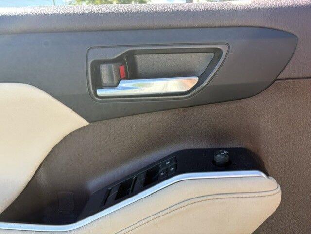 Used 2022 Wind Chill Pearl Toyota XLE image 20