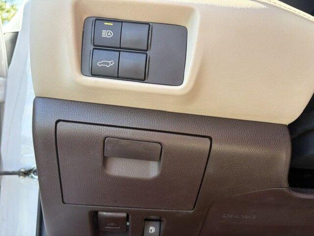 Used 2022 Wind Chill Pearl Toyota XLE image 21