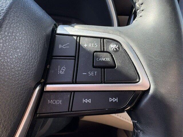 Used 2022 Wind Chill Pearl Toyota XLE image 22