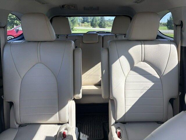 Used 2022 Wind Chill Pearl Toyota XLE image 11