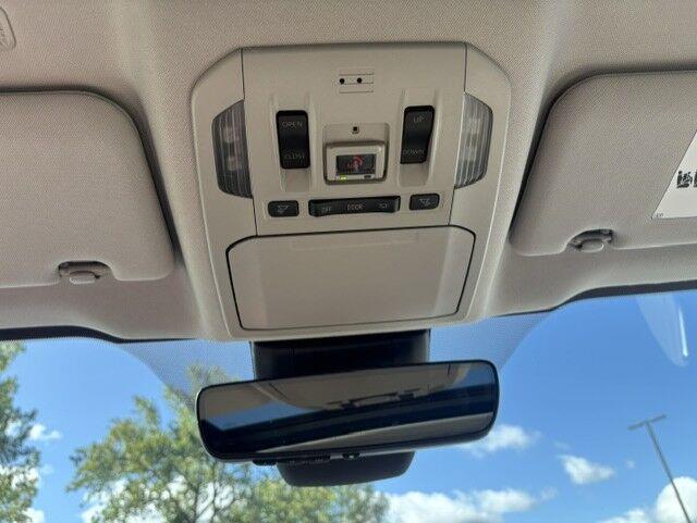 Used 2022 Wind Chill Pearl Toyota XLE image 13