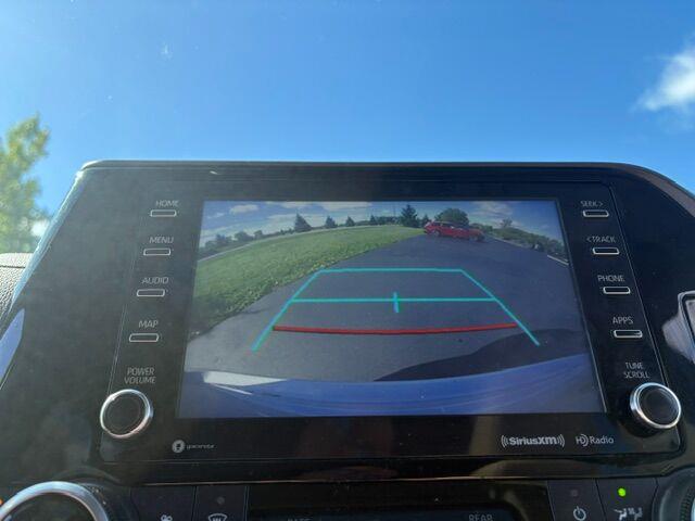 Used 2022 Wind Chill Pearl Toyota XLE image 17