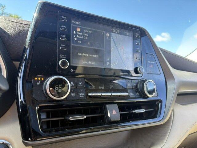 Used 2022 Wind Chill Pearl Toyota XLE image 15
