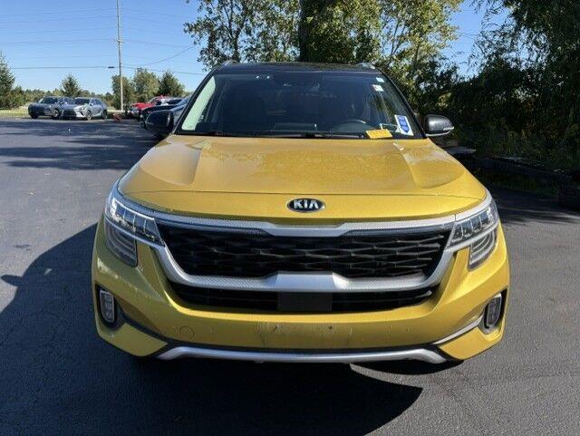 Used 2021 Starbright Yellow/Black Roof Kia SX Turbo image 4