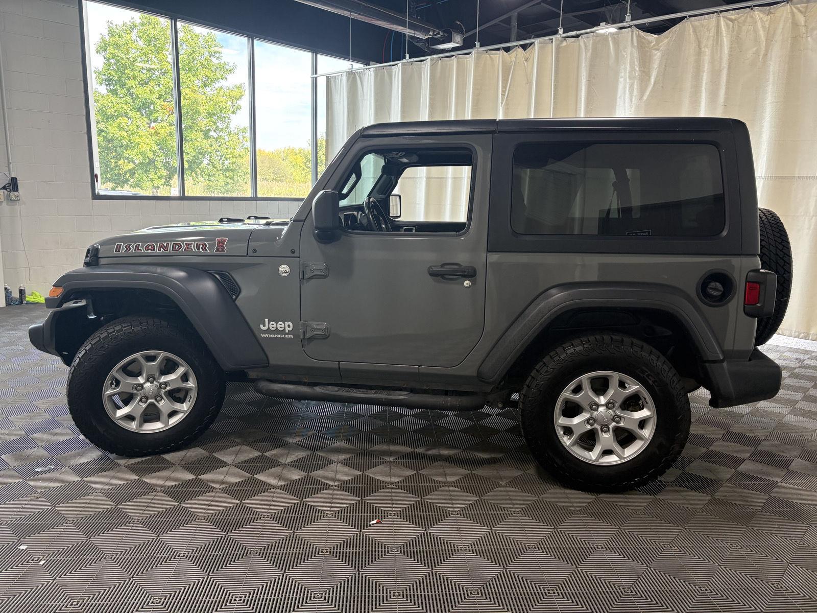 Used 2021 Sting-Gray Clearcoat Jeep Islander image 8