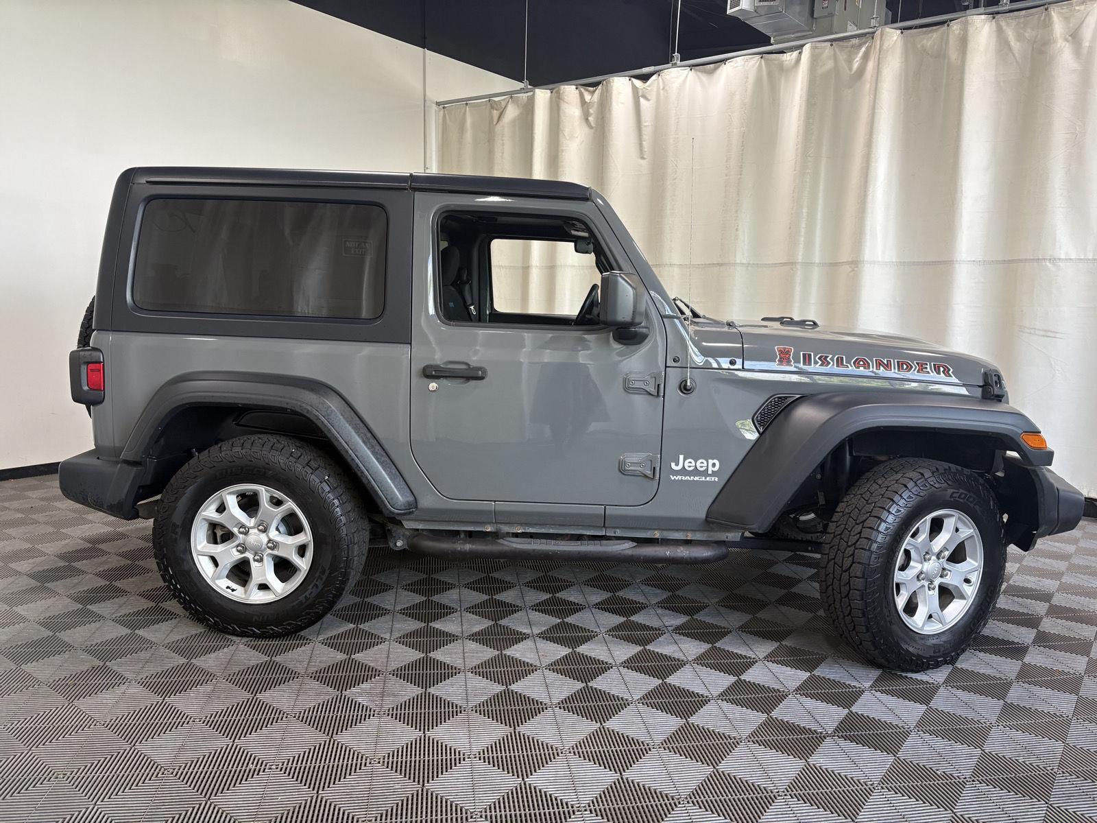 Used 2021 Sting-Gray Clearcoat Jeep Islander image 16