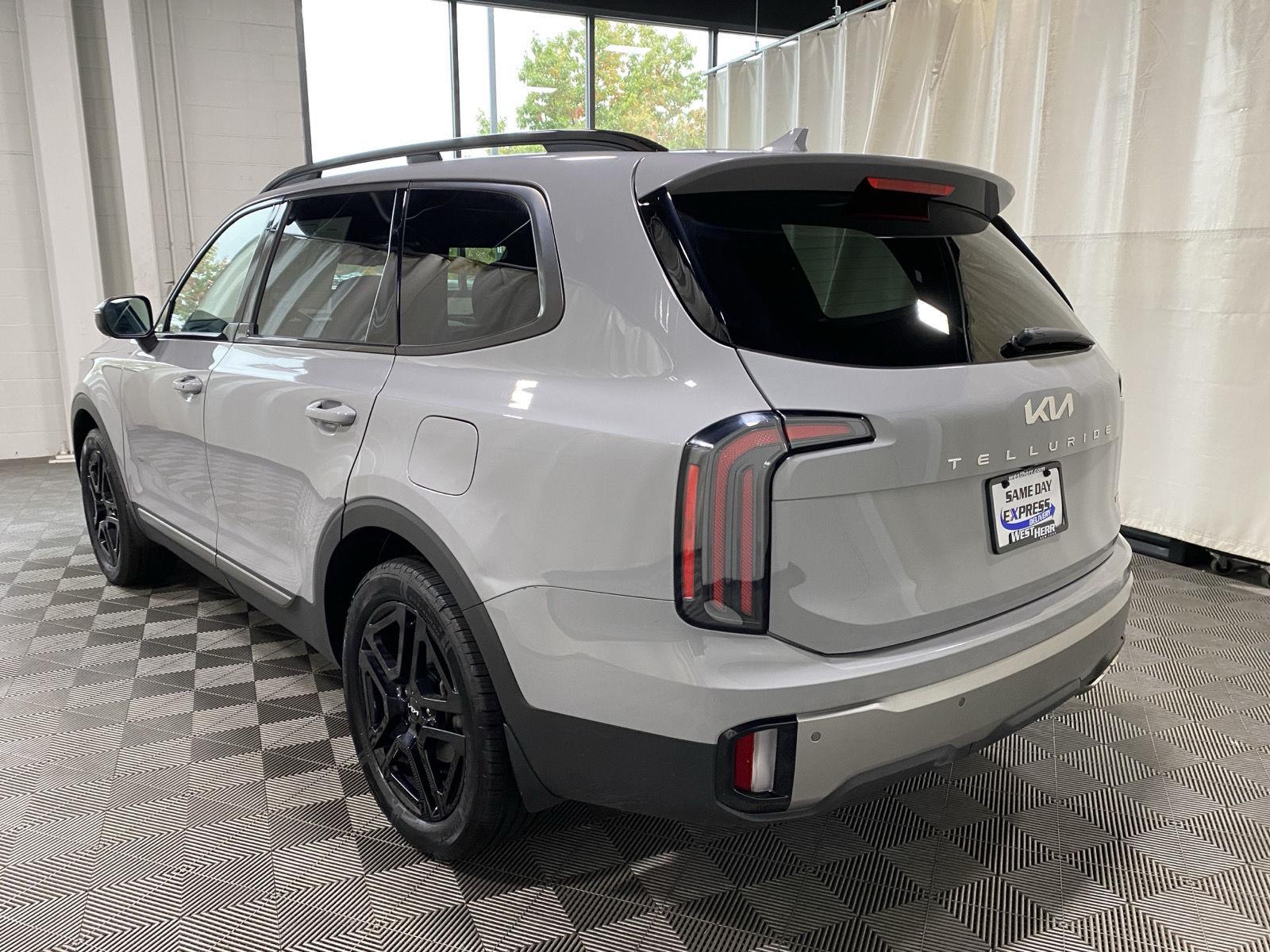 Used 2023 Wolf Gray Kia EX X-Line image 10