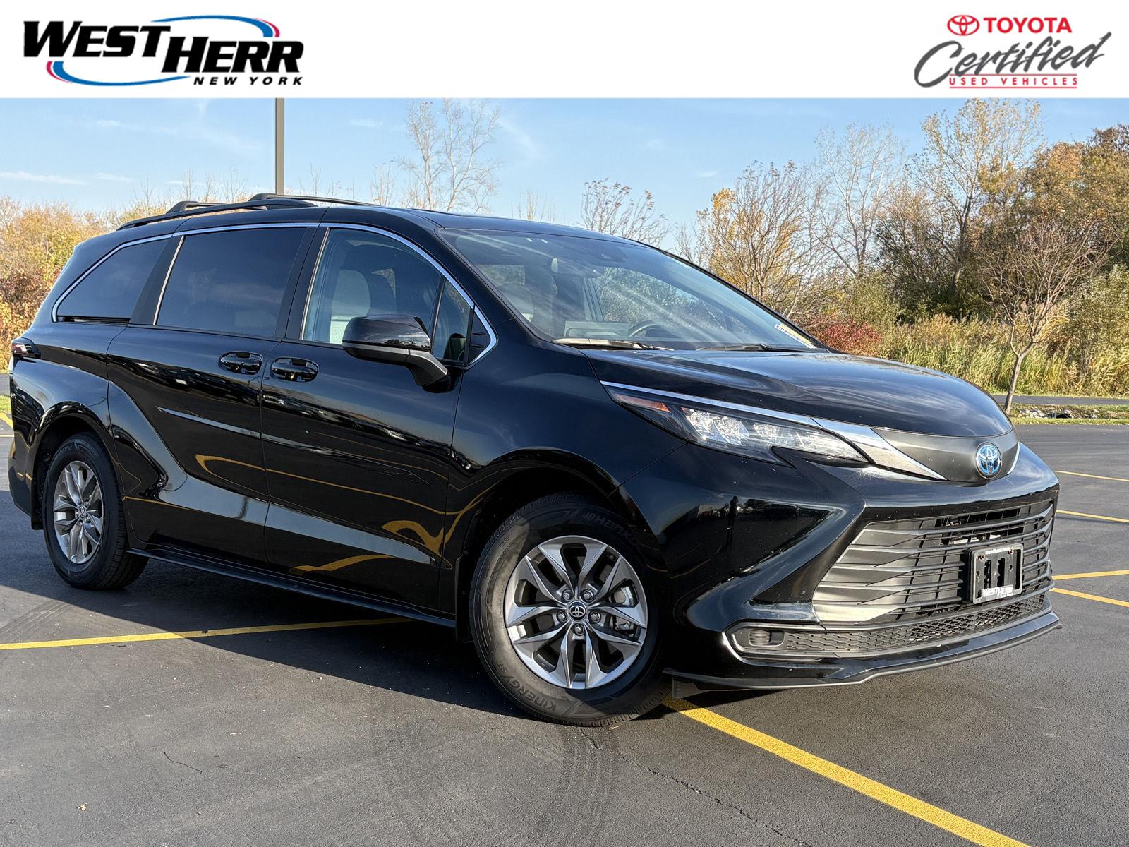 2025 Toyota Sienna LE 8-Passenger AWD