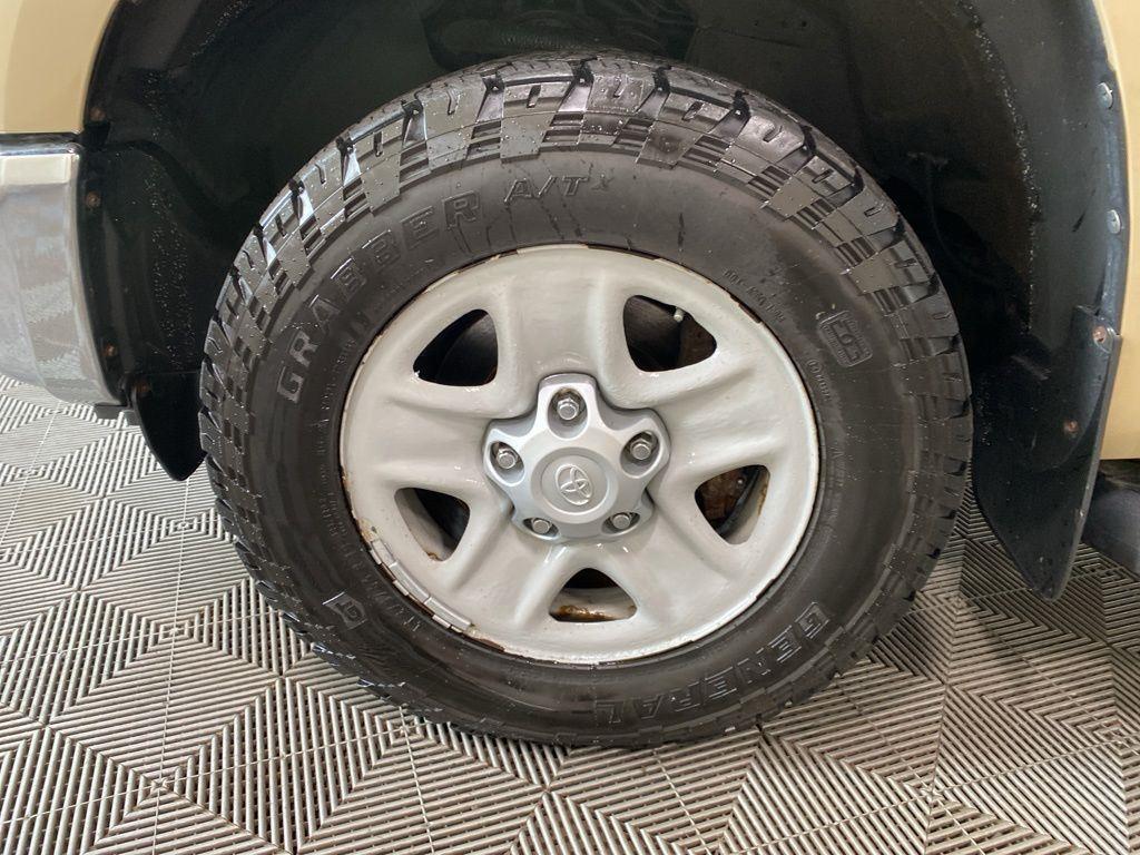 Used 2018 Quicksand Toyota SR5 image 17