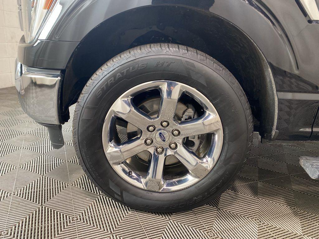 Used 2021 Black Metallic Ford LARIAT image 17
