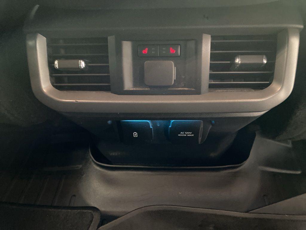 Used 2021 Black Metallic Ford LARIAT image 19
