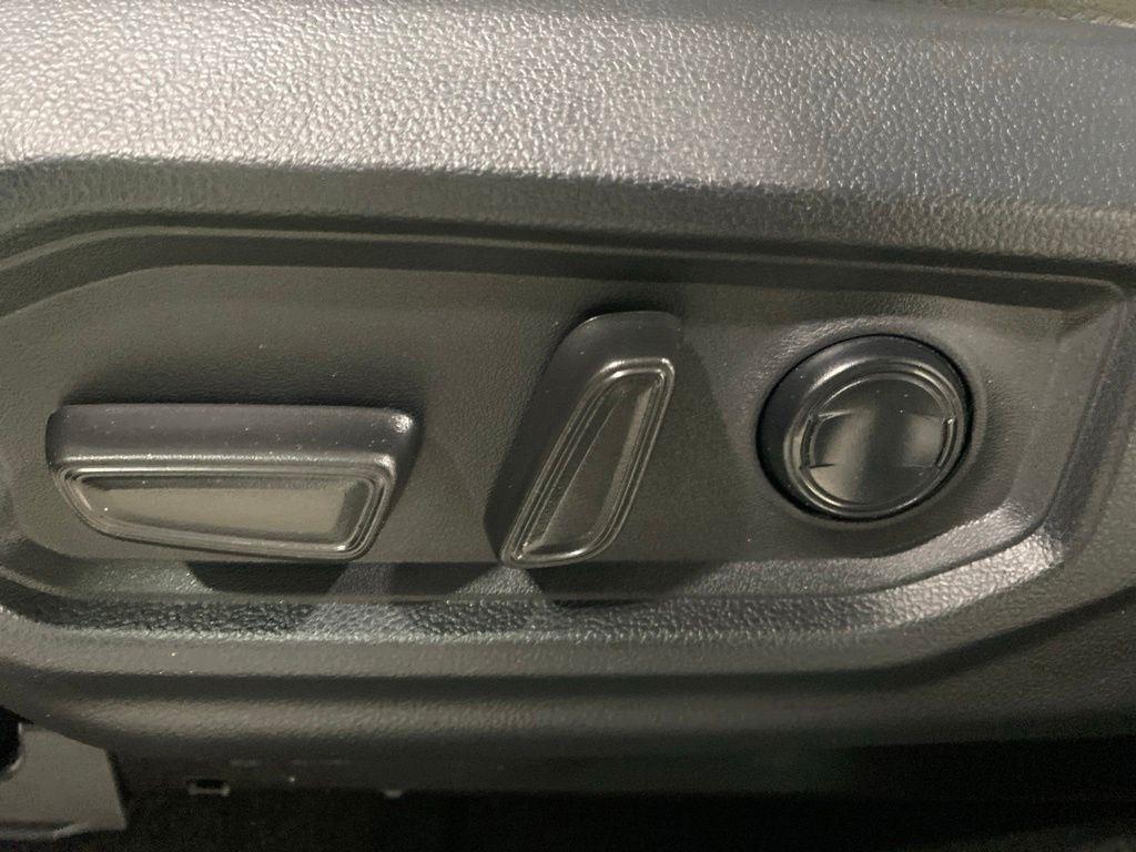 Used 2025 Ice Toyota SR5 image 22
