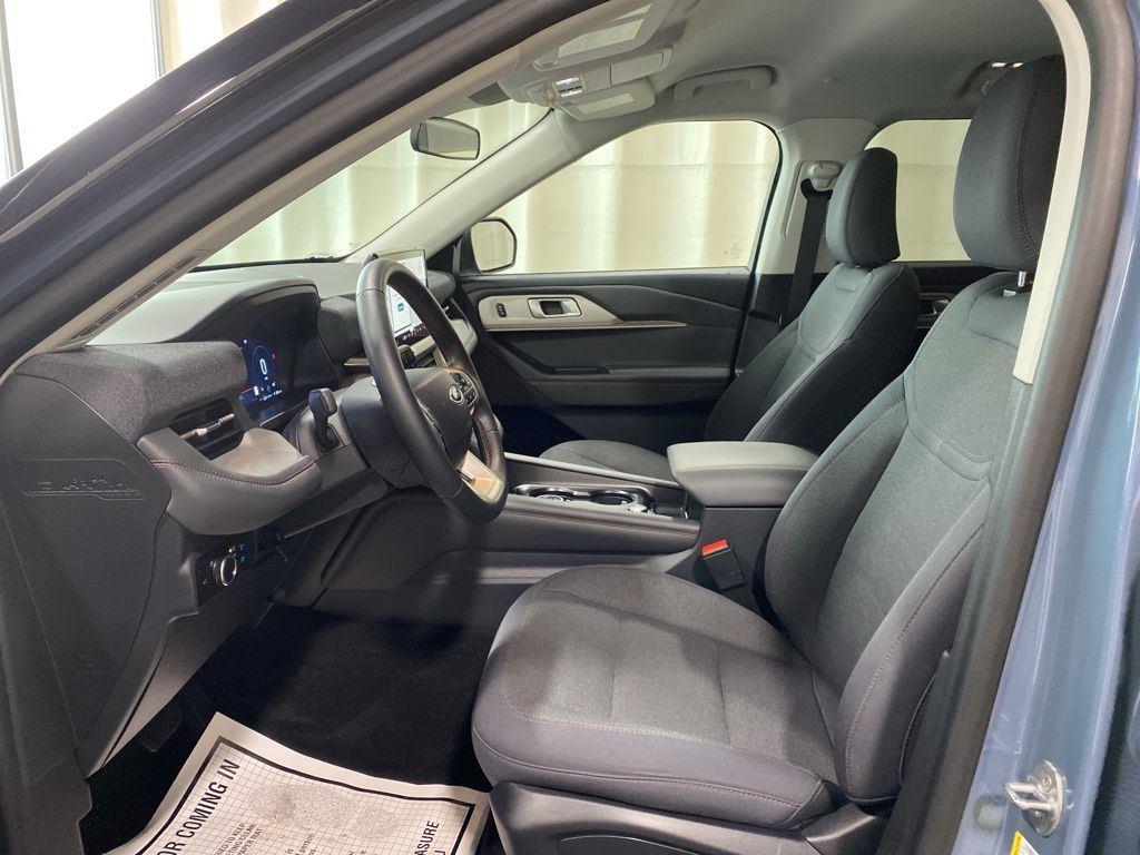 Used 2025 Vapor Blue Ford Active image 2
