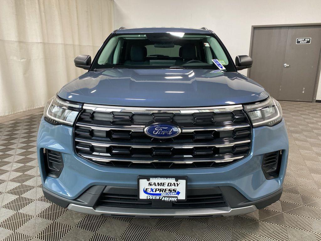Used 2025 Vapor Blue Ford Active image 3