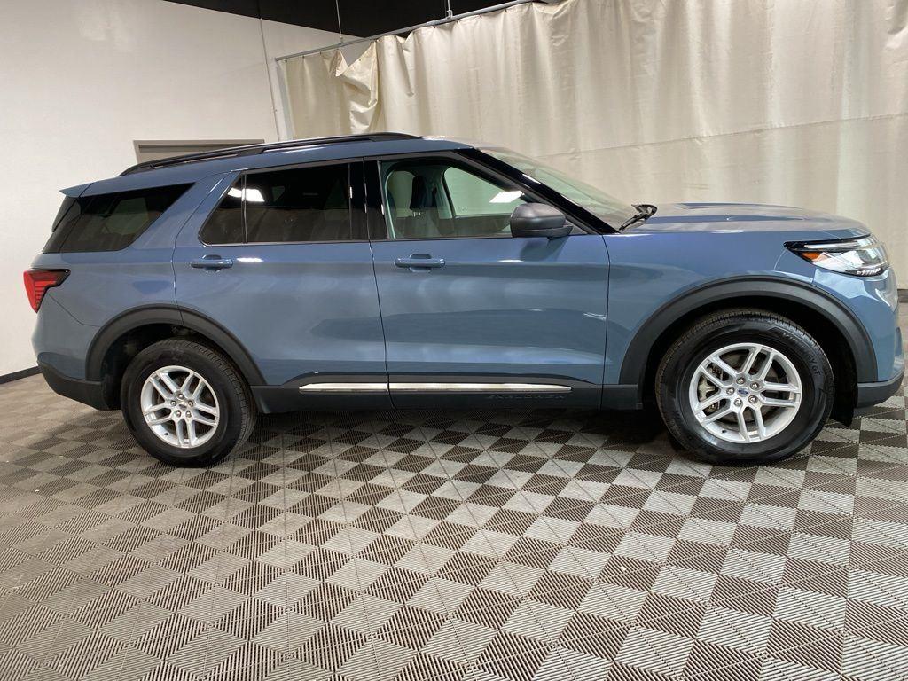 Used 2025 Vapor Blue Ford Active image 15