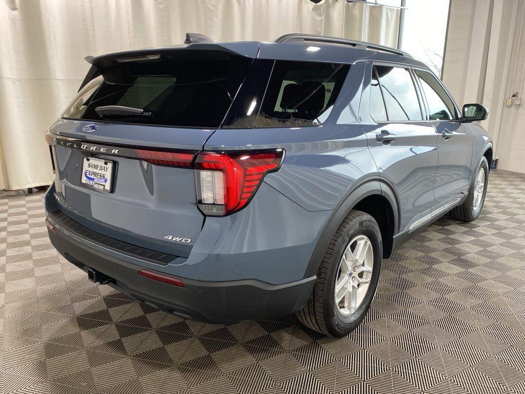 Used 2025 Vapor Blue Ford Active image 13