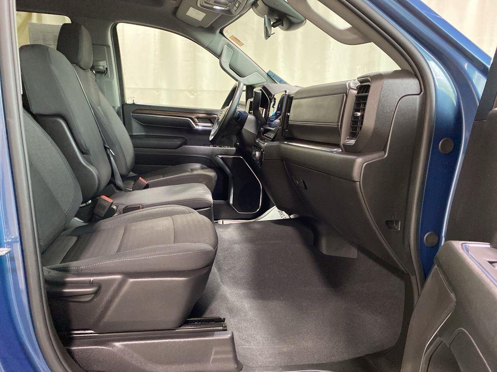 Used 2024 Lakeshore Blue Chevrolet LT image 6