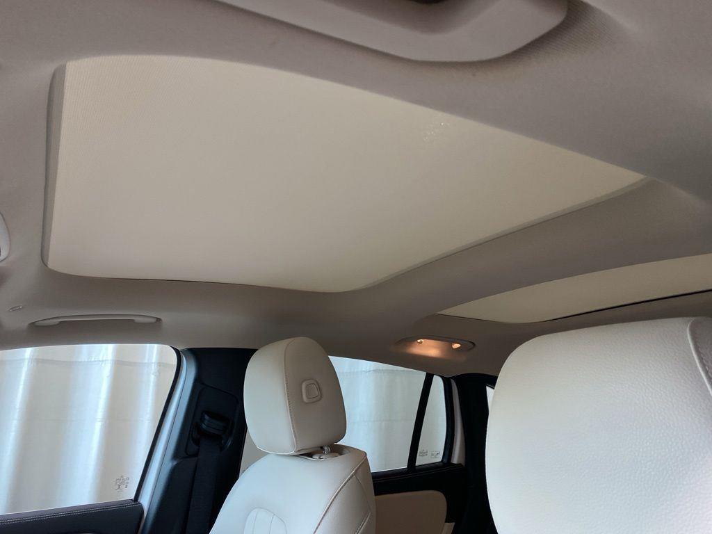 Used 2022 Polar White Mercedes-Benz GLA 250 image 4