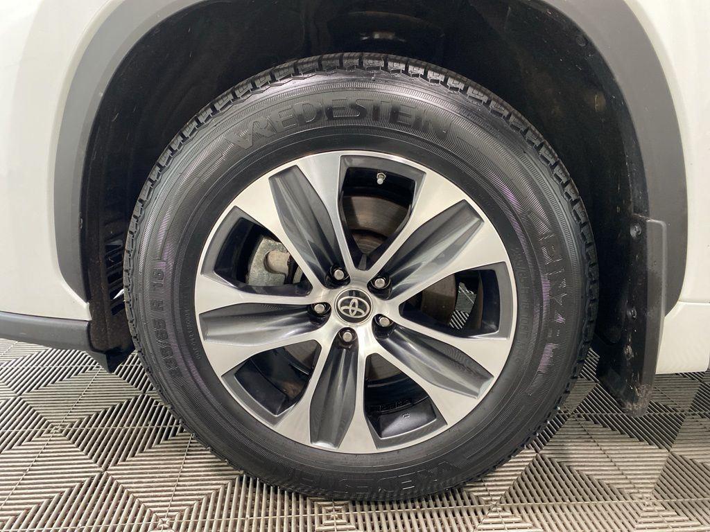 Used 2023 Pearl Toyota XLE image 17