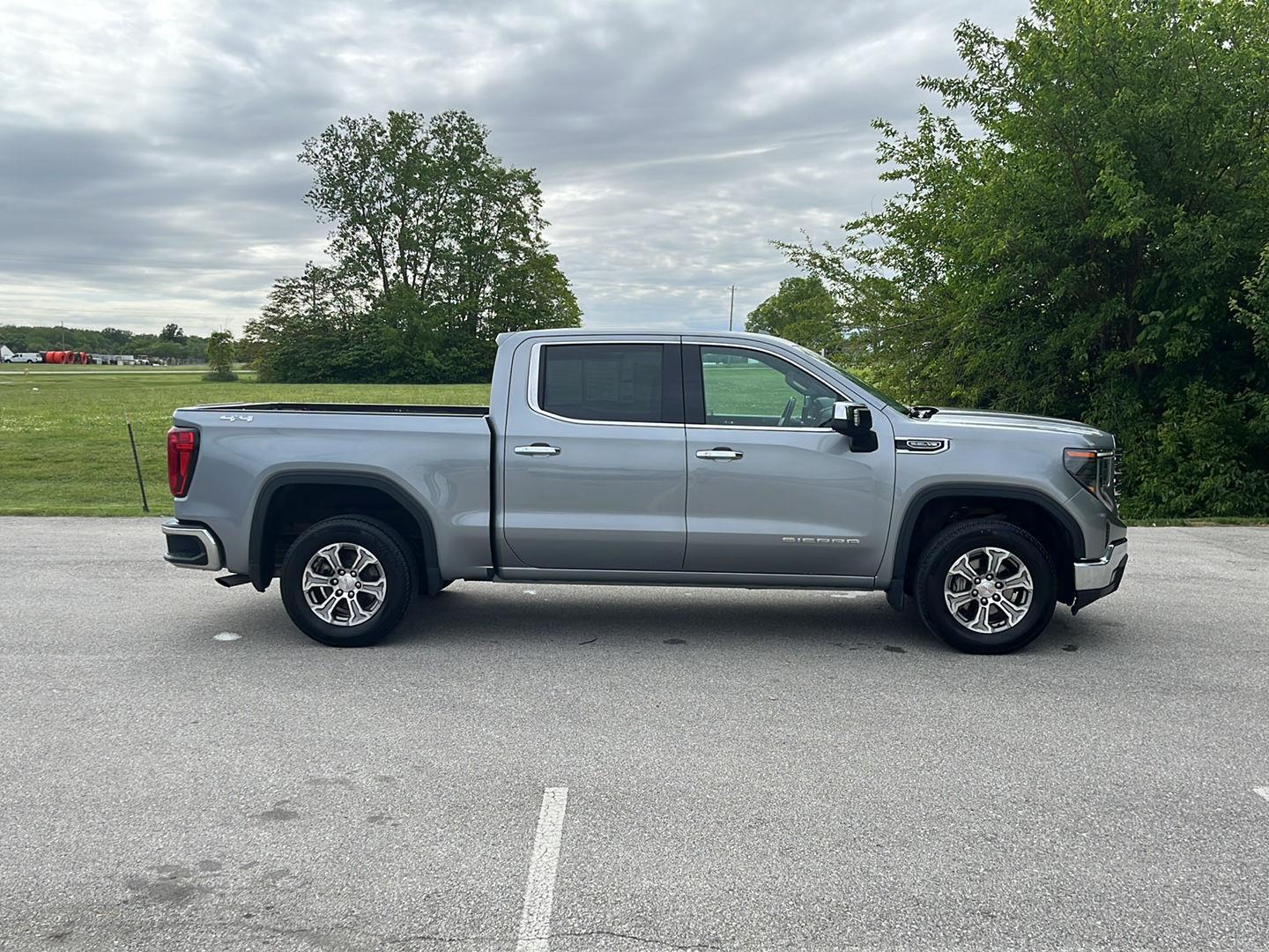 View vehicle photo 7