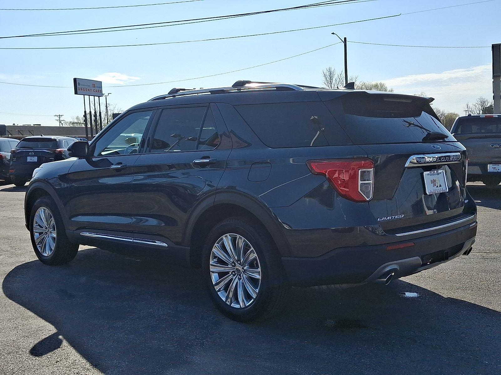 View vehicle photo 4