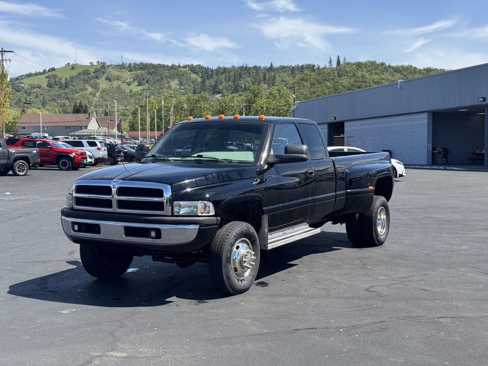 1997 Dodge RAM 3500 ST Club Cab LB 4WD Pickup Truck Four-Wheel Drive 5-Speed Manual Overdrive