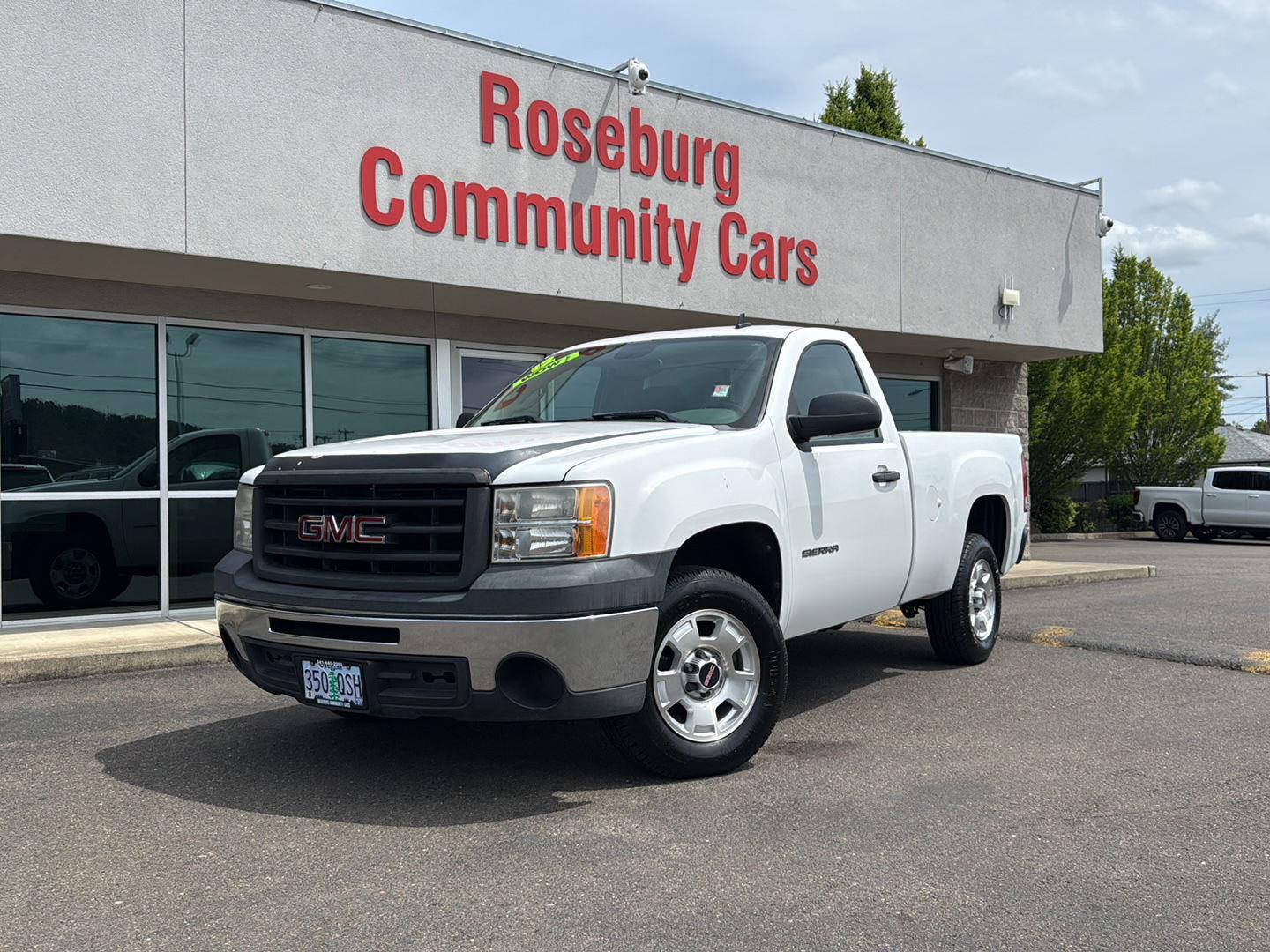 View vehicle photo 2