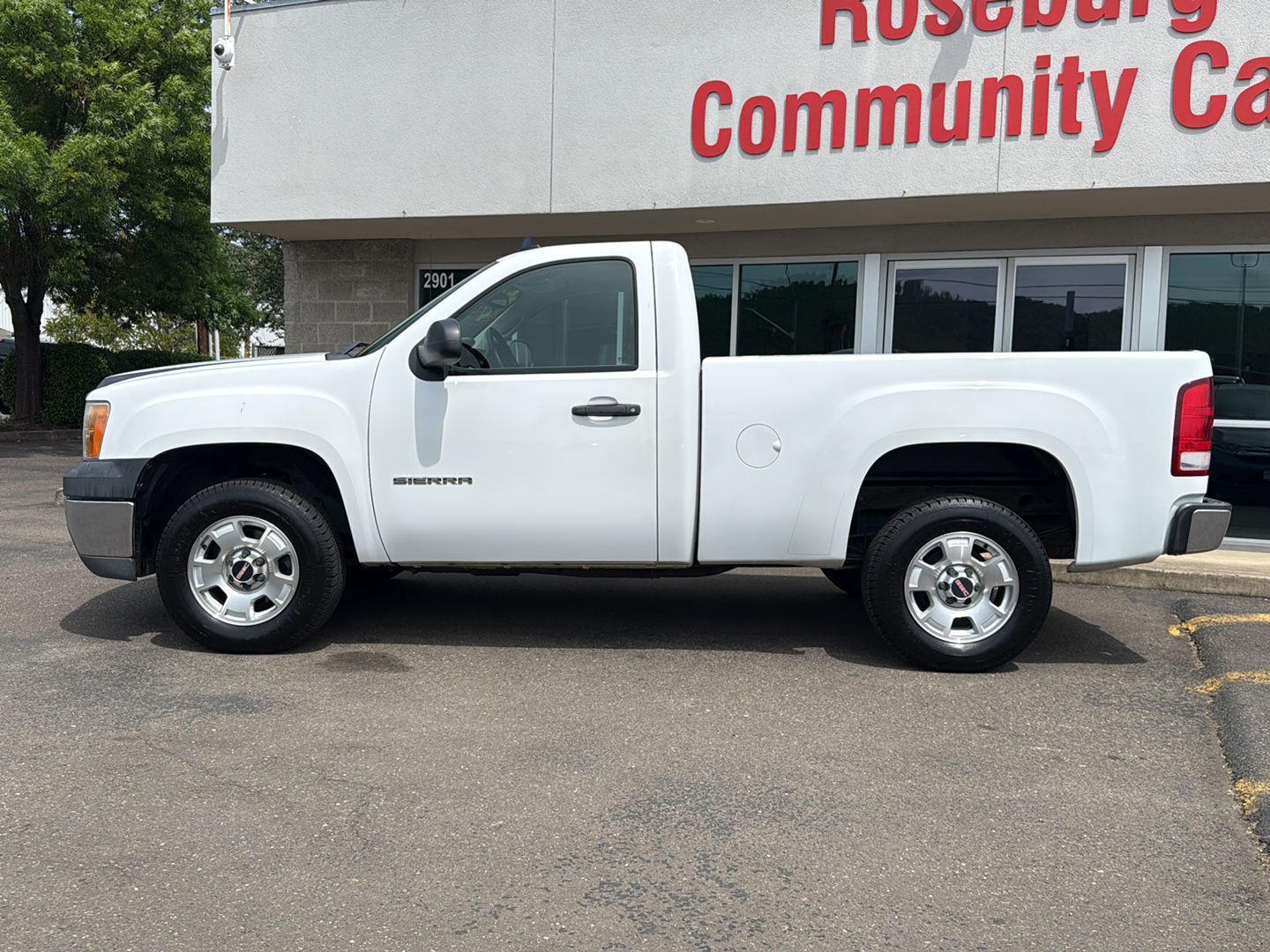 View vehicle photo 3