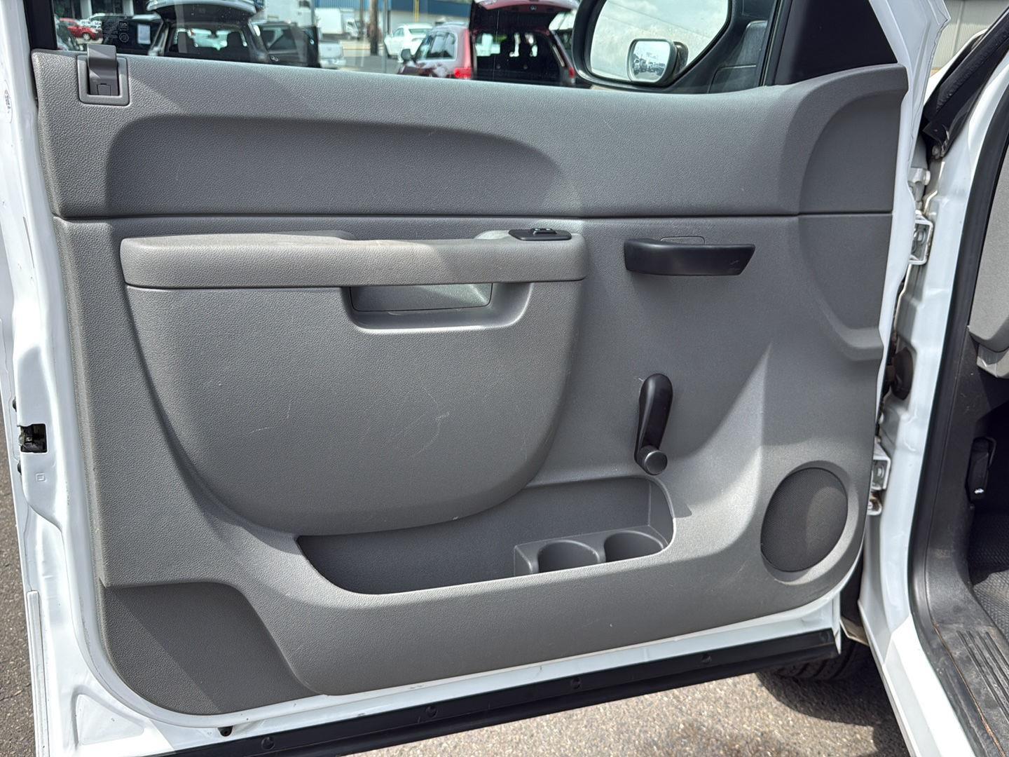 View vehicle photo 7
