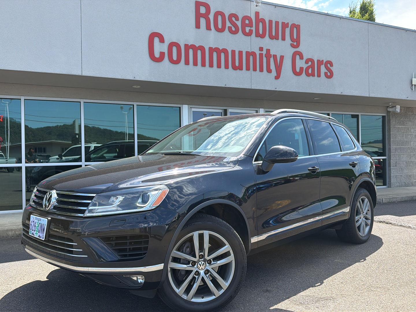 Deep Black Pearl 2015 Volkswagen Touareg SUV / Crossover Automatic