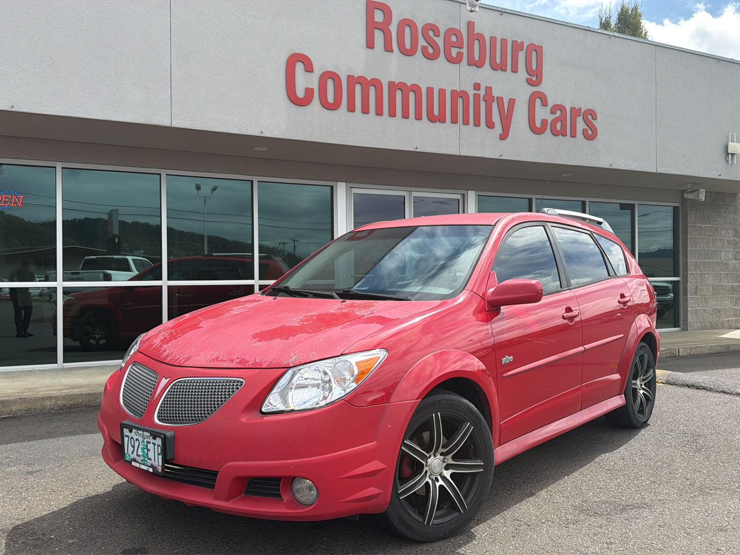 Lava (Bright Red) 2006 Pontiac Vibe Hatchback Front-Wheel Drive 4-Speed Automatic Overdrive