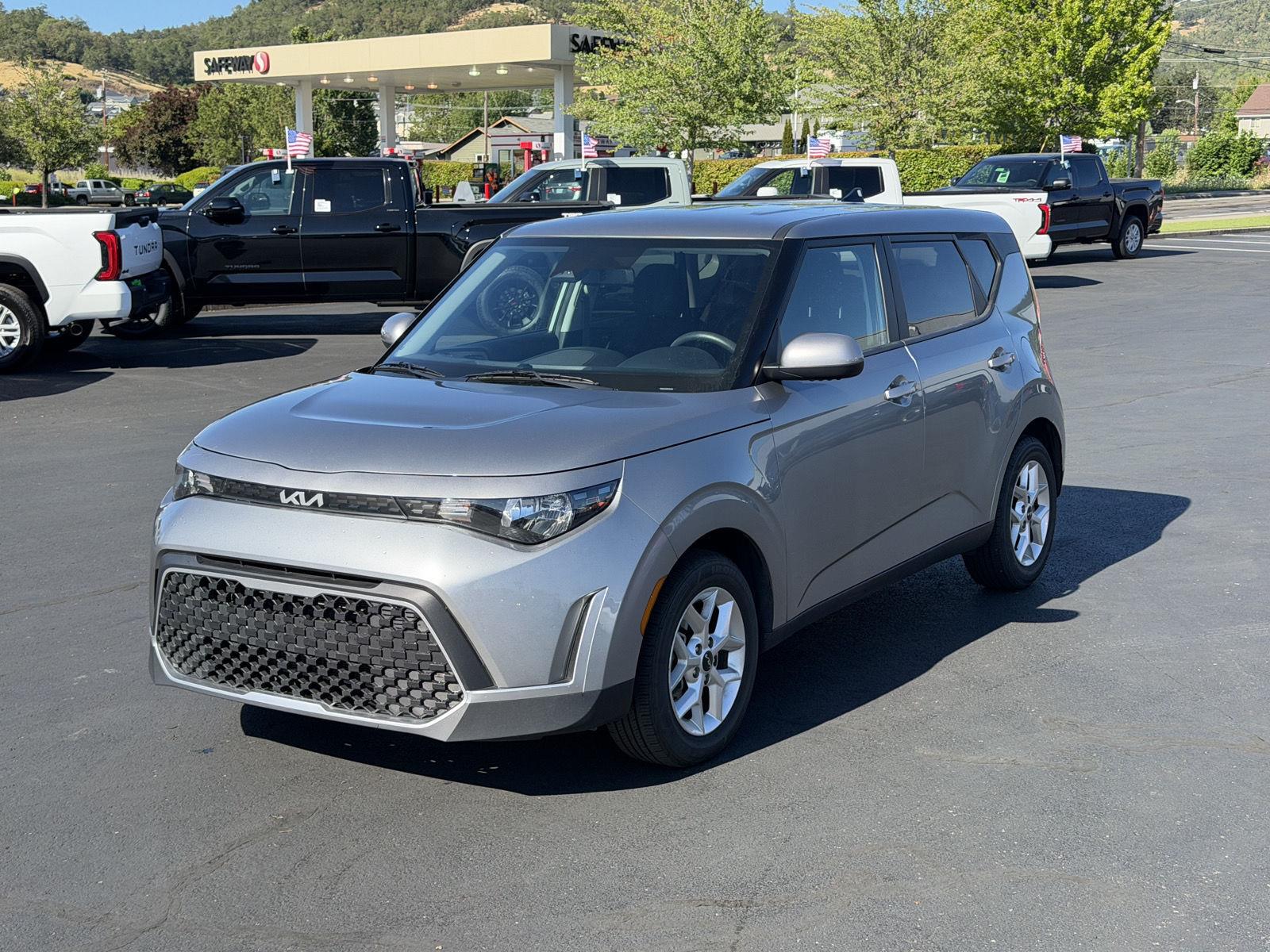  2024 Kia Soul LX FWD   