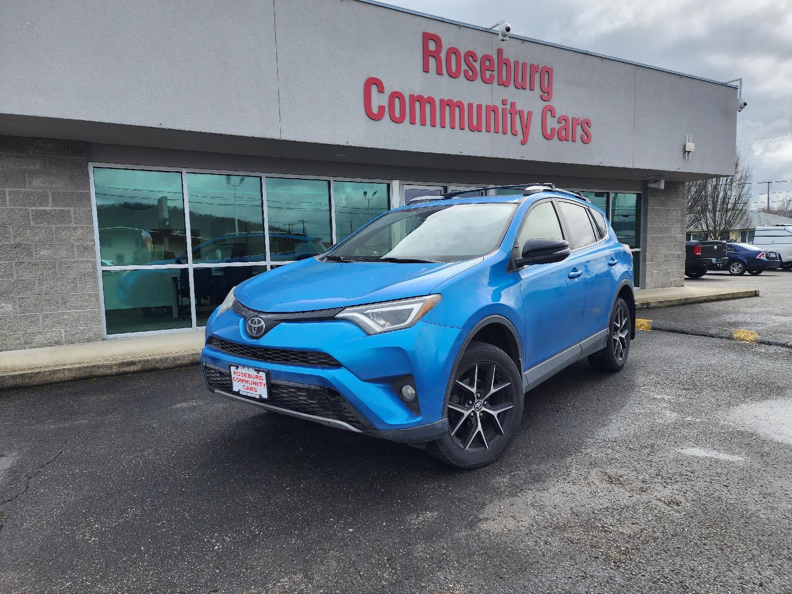 2017 Toyota RAV4 SE JTMJFREV6HJ129281 in Roseburg OR Roseburg