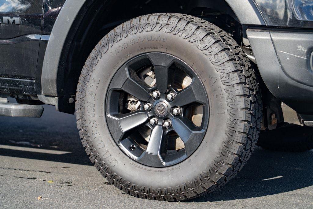 View vehicle photo 7