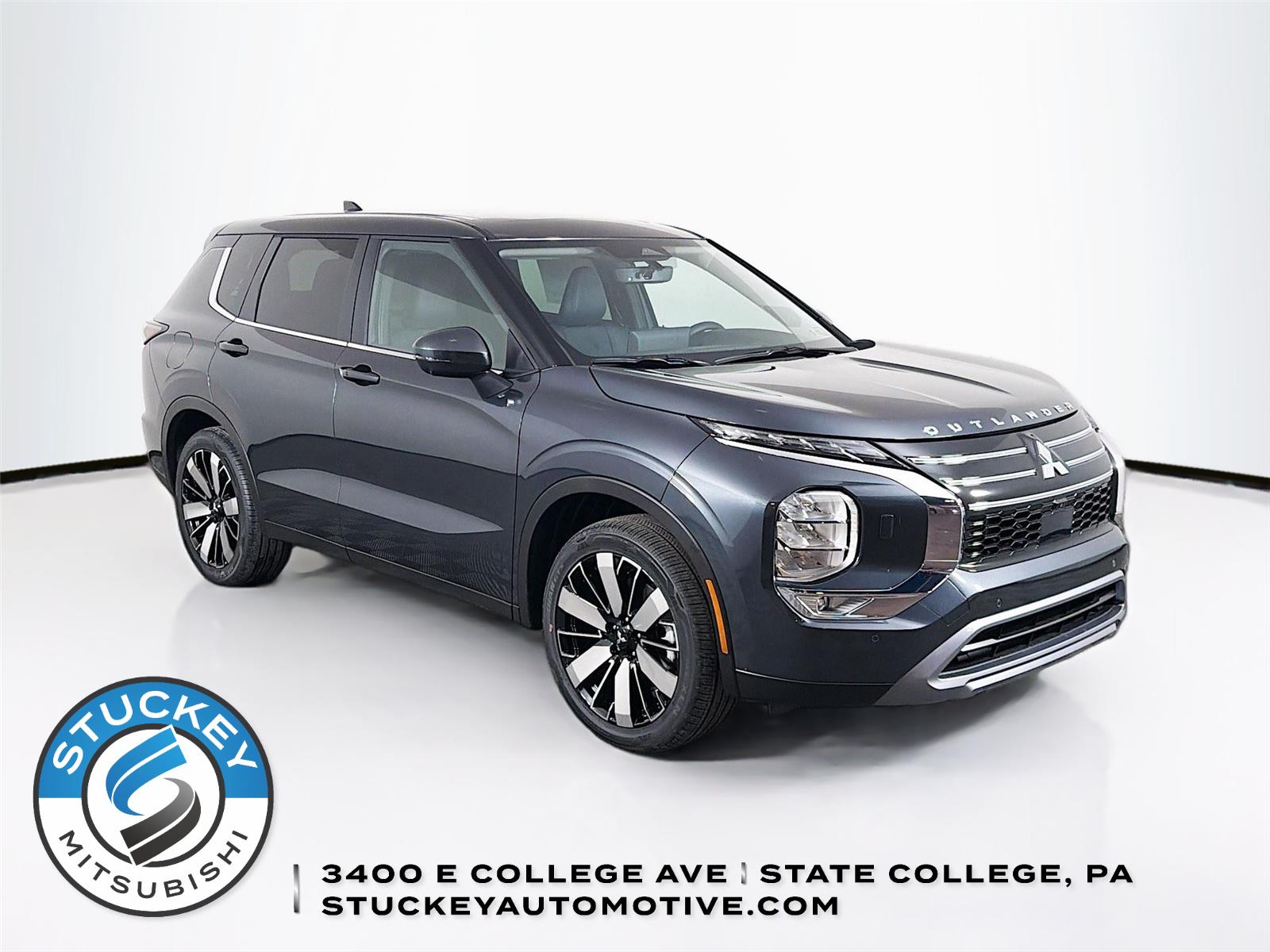 Graphite Gray 2026 Mitsubishi Outlander SUV / Crossover Front-Wheel Drive Continuously Variable Transmission