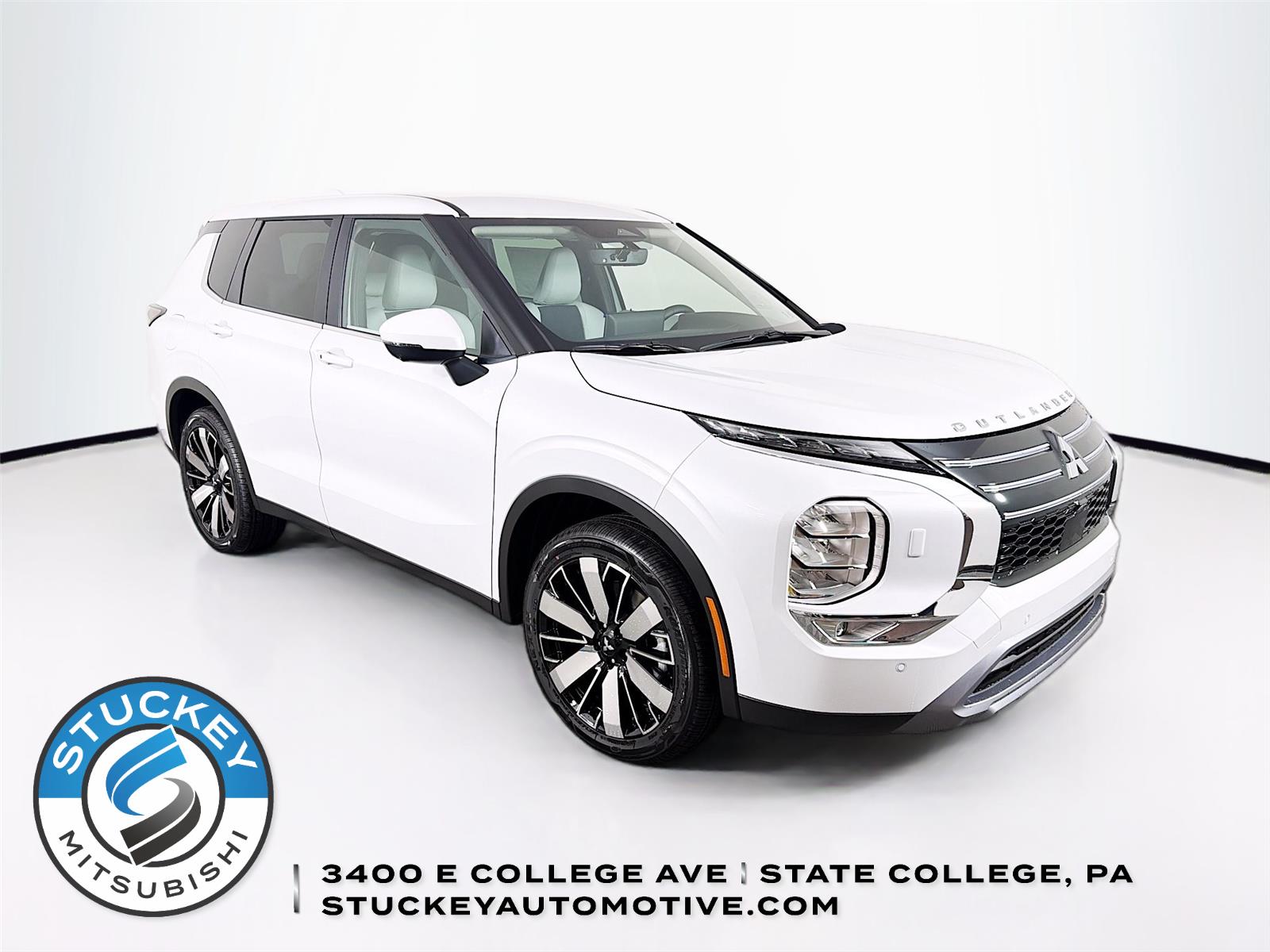 White Diamond 2026 Mitsubishi Outlander SUV / Crossover Front-Wheel Drive Continuously Variable Transmission
