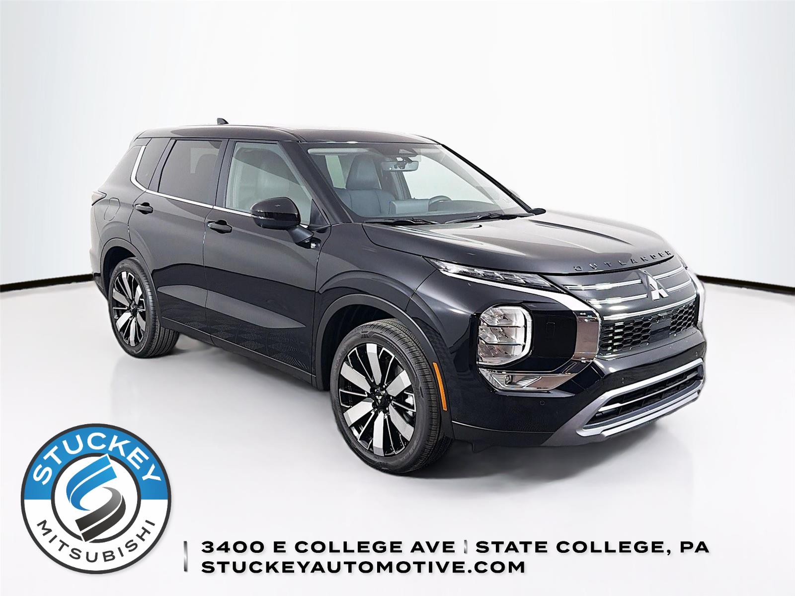 Labrador Black Pearl 2026 Mitsubishi Outlander SUV / Crossover Front-Wheel Drive Continuously Variable Transmission