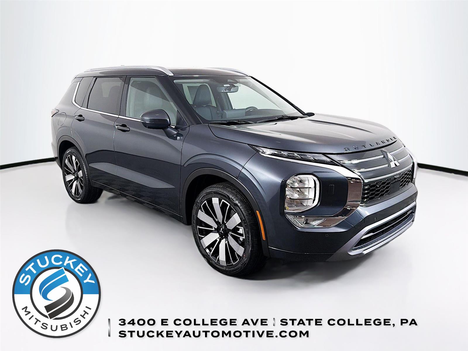 Graphite Gray 2026 Mitsubishi Outlander SUV / Crossover Front-Wheel Drive Continuously Variable Transmission