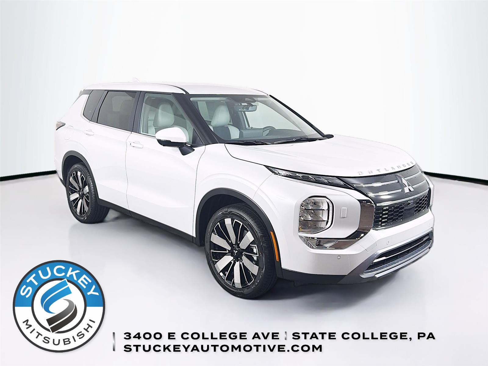 White Diamond 2026 Mitsubishi Outlander SUV / Crossover Front-Wheel Drive Continuously Variable Transmission