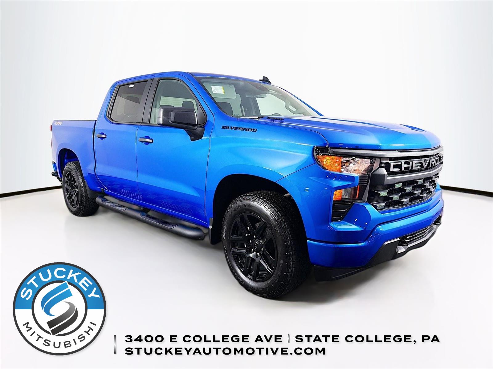 Riptide Blue Metallic 2026 Chevrolet Silverado 1500 Custom Crew Cab 4WD Pickup Truck Four-Wheel Drive 8-Speed Automatic