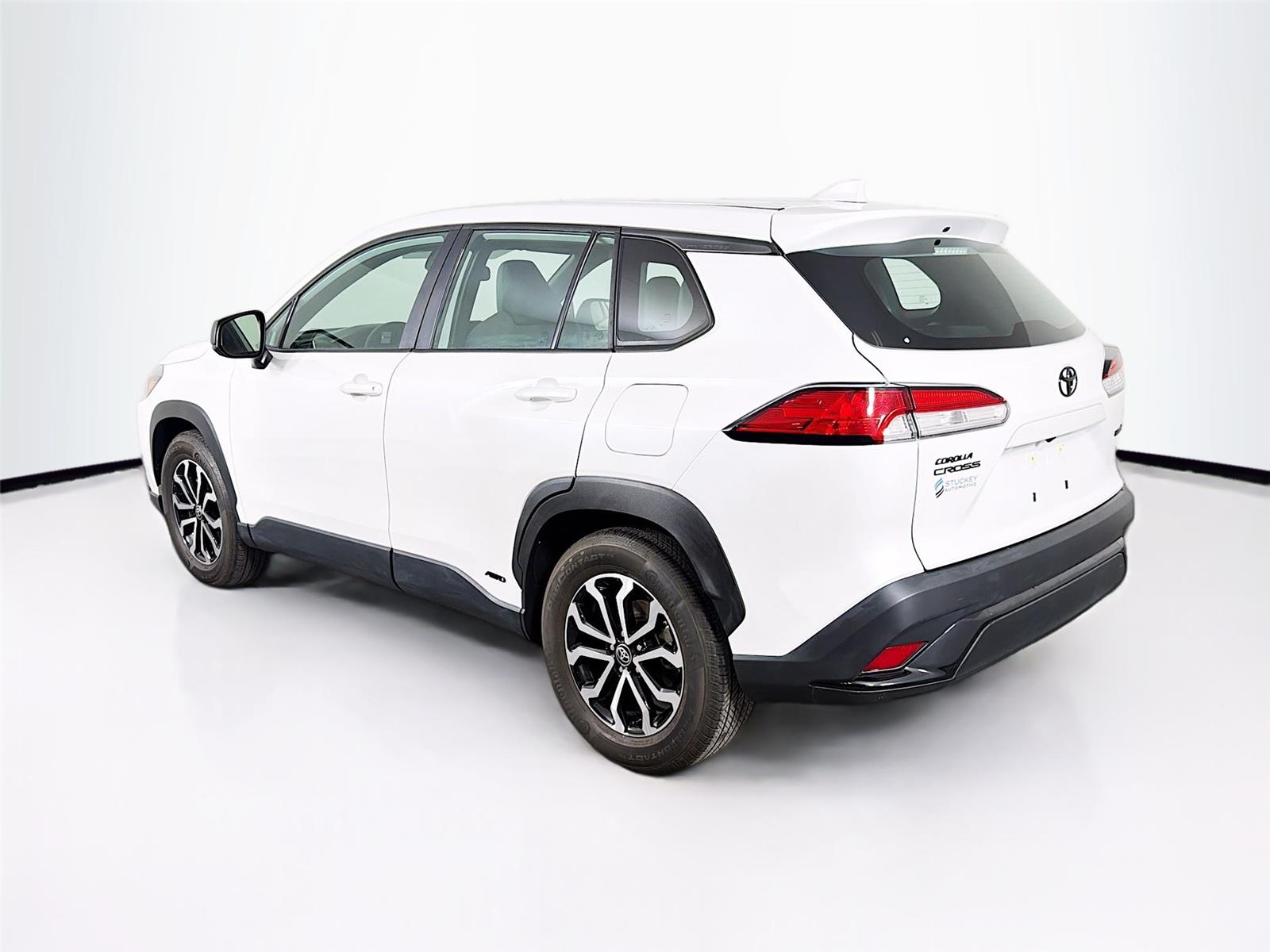 View vehicle photo 5