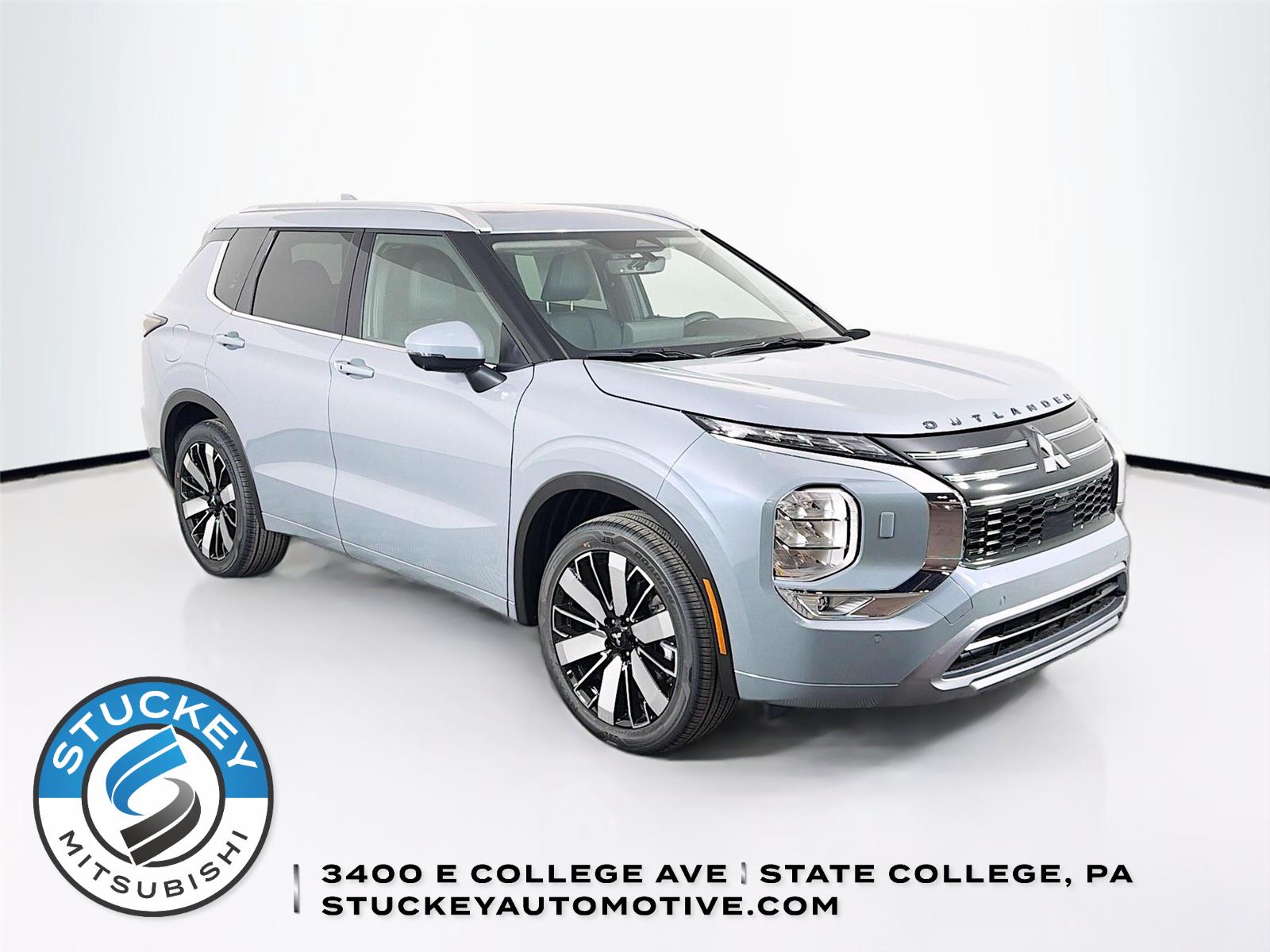 Moonstone Gray Metallic 2026 Mitsubishi Outlander SUV / Crossover Front-Wheel Drive Continuously Variable Transmission