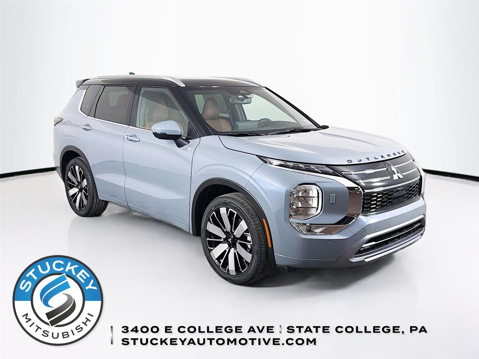 Graphite Gray Metallic/Black Roof 2026 Mitsubishi Outlander SUV / Crossover Front-Wheel Drive Continuously Variable Transmission